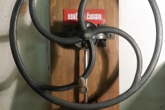 Ruční železné vzdušní čerpadlo s kolem - tlakostroj