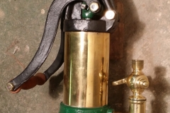 Vzdušní čerpadlo s pákou s mosazným cylindrem - americký model